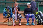Kužmová so Schmiedlovou odvrátili mečbaly a vyhrali štvorhru