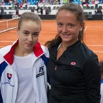 Viktória Kužmová s rodinou na Fed Cupe