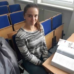 Viktória Kužmová zo STARS for STARS myslí aj na vzdelanie, študuje na bratislavskej pobočke pražskej Vysokej školy medzinárodných a verejných vzťahov